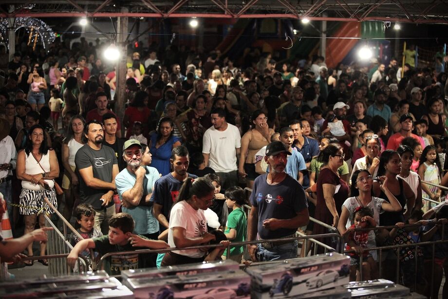 Mais de 2 mil pessoas prestigiaram o encerramento da programação na Concha Acústica de Inocência.