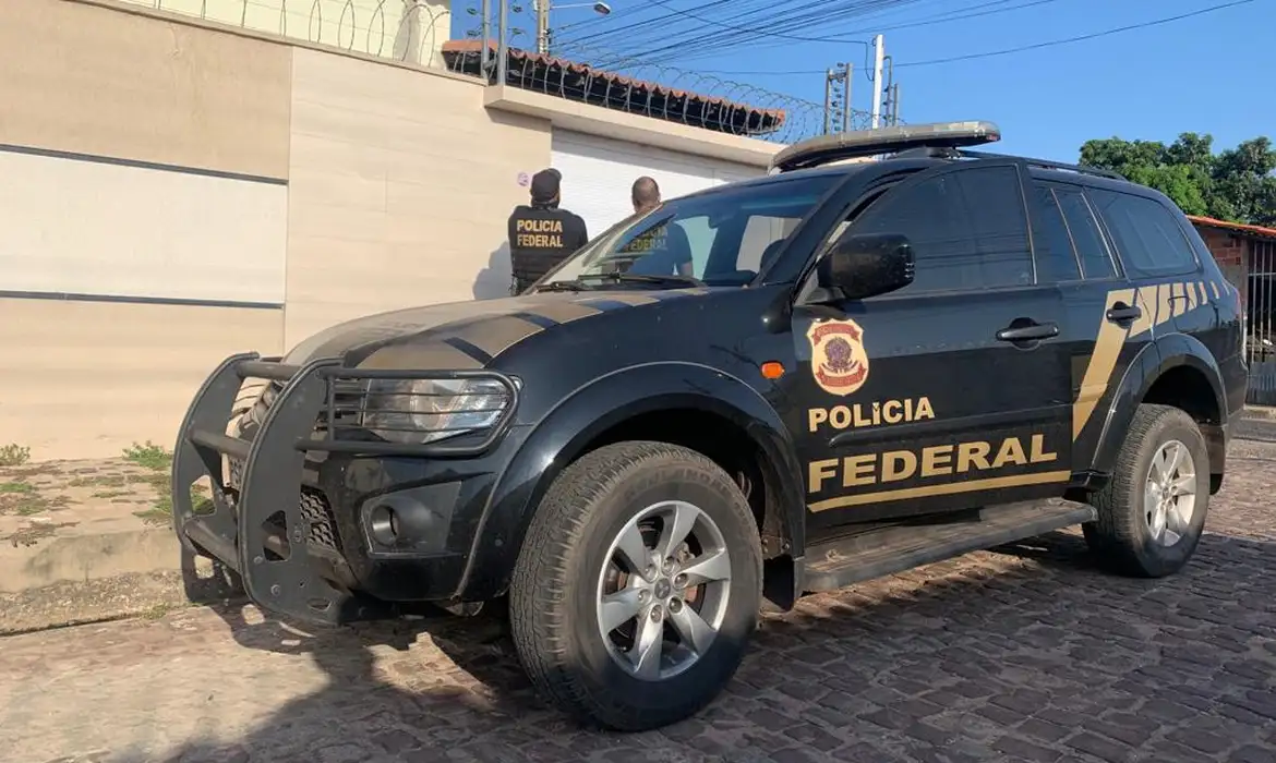 Polícia Federal cumpre mandados de busca em operação que apura fraudes em contratos milionários do IFPE