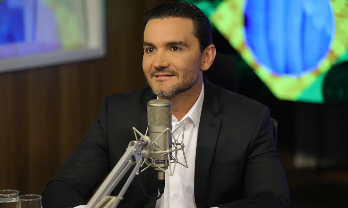 Celso Sabino foi expulso do União Brasil após decisão de permanecer no cargo de ministro do Turismo.