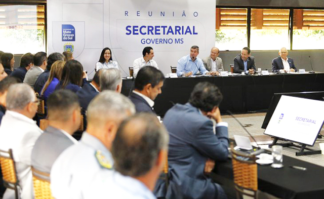 Governador Eduardo Riedel apresenta balanço de 2025 e define metas com secretariado para avançar em Mato Grosso do Sul.