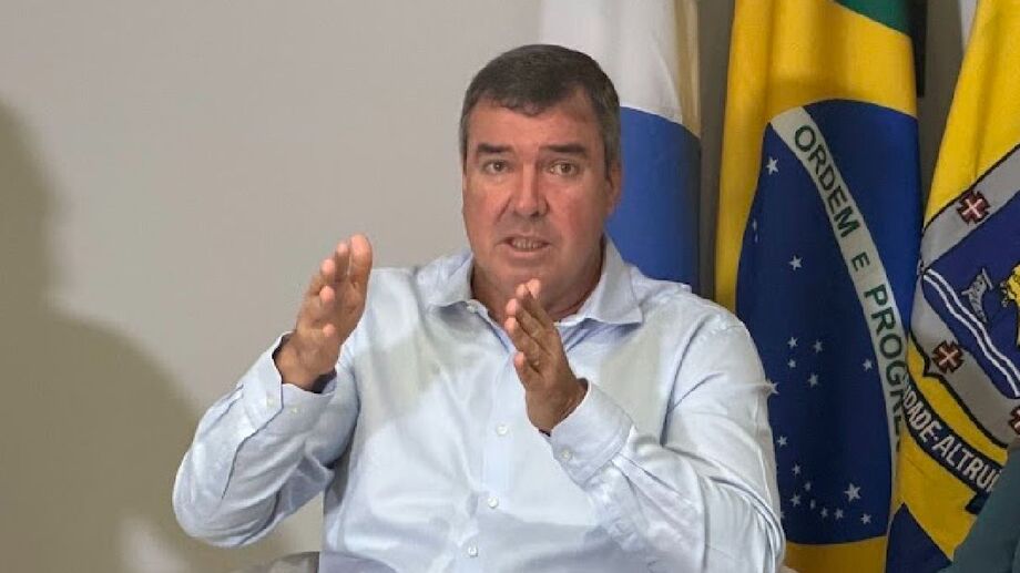 Eduardo Riedel critica a polarização e defende diálogo institucional com o governo federal para garantir resultados práticos à população.