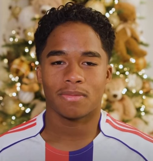 Endrick chega à França e passa a integrar o elenco do Lyon por empréstimo do Real Madrid