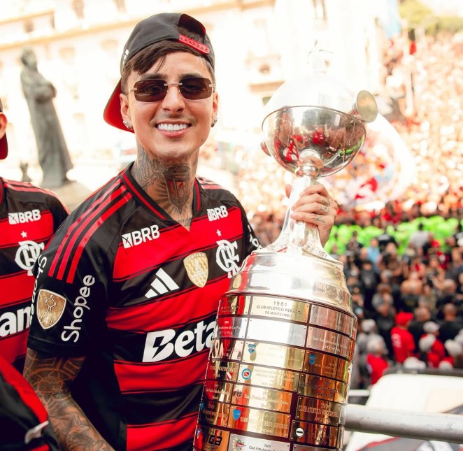Erick Pulgar, do Flamengo, é um dos que estão na seleção da Libertadores