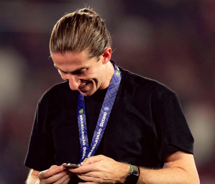 Filipe Luís chegou ao quinto título no comando do Flamengo em um ano