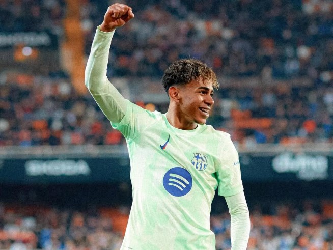Lamine Yamal vive grande fase no Barcelona e tenta se firmar como protagonista também na seleção espanhola