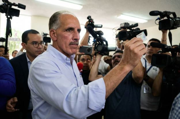 Nasry Asfura vence Salvador Nasralla e assume presidência de Honduras com apoio de Trump e vitória apertada nas urnas.