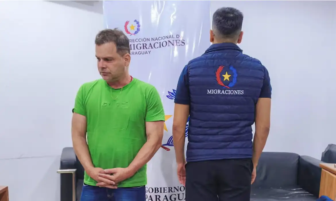 Silvinei Vasques foi entregue à Polícia Federal na Ponte da Amizade após ser preso no Paraguai.