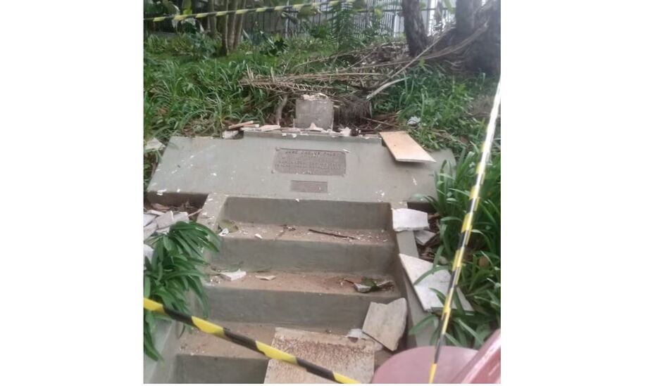 Busto que homenageia José Carlos Pace foi vandalizado durante evento automobilístico em Interlagos.