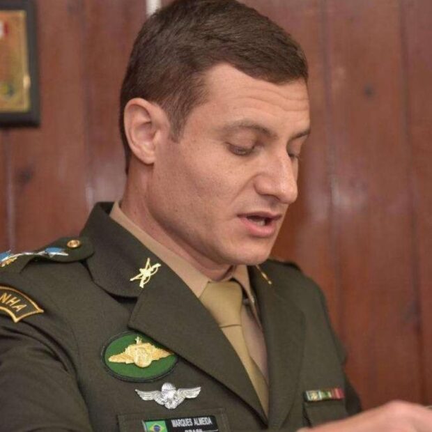 Tenente-coronel condenado por participação em trama golpista se entregou à Polícia Federal em Goiânia.