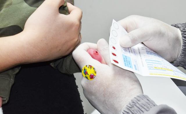 Exame gratuito pelo SUS em fase de implementação no Estado permite detectar mais de 40 doenças em recém-nascidos e reforça diagnóstico precoce e tratamento integral