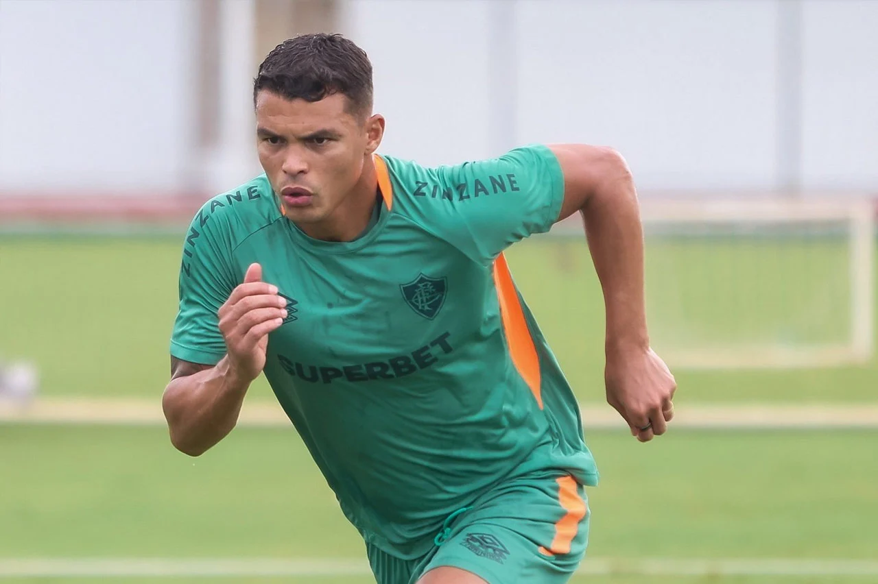 Thiago Silva esteve perto de voltar ao Milan, mas teve retorno vetado por Massimiliano Allegri.