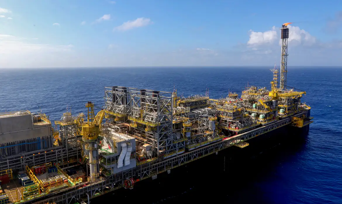 Governo venezuelano criticou duramente anúncio de Donald Trump sobre bloqueio a petroleiros que operam no país