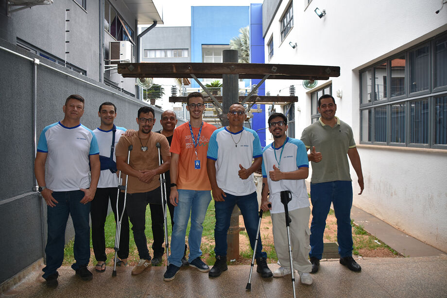 Alunos da turma de eletrotécnica para PcD participam de aula prática no Senai em alusão ao Dia Internacional da Pessoa com Deficiência