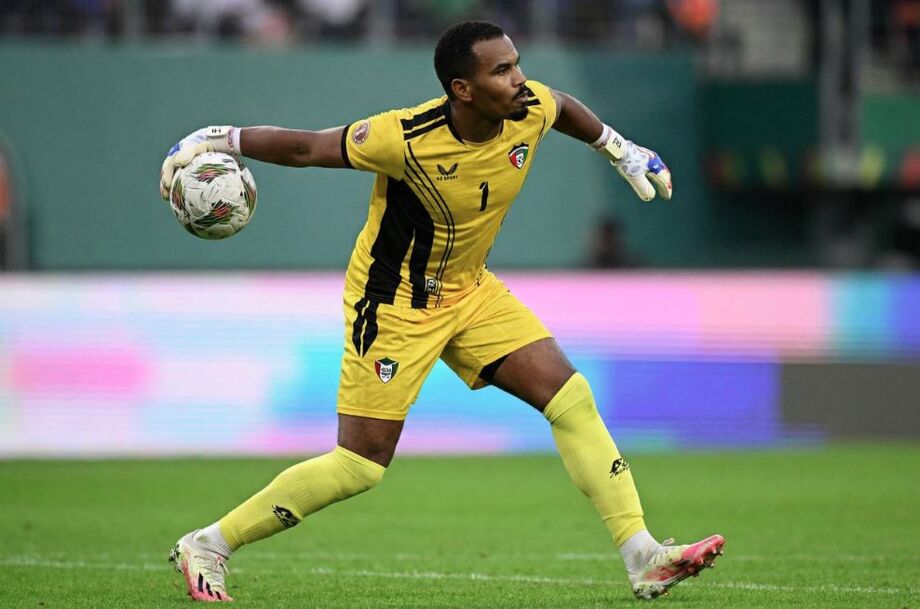 Goleiro do Sudão desmaia em campo, se recupera e vira destaque em vitória histórica.