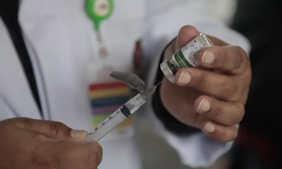 Ministério da Saúde reforça vigilância da gripe e lembra que vacinas do SUS protegem contra formas graves, incluindo o subclado K.