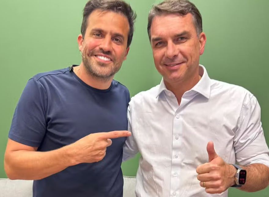 Pablo Marçal declarou apoio público à candidatura de Flávio Bolsonaro.