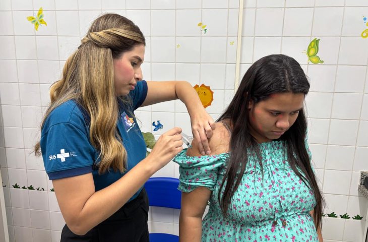 Primeiras doses do imunizante contra o VSR começam a ser aplicadas na Capital após distribuição estadual realizada pela SES