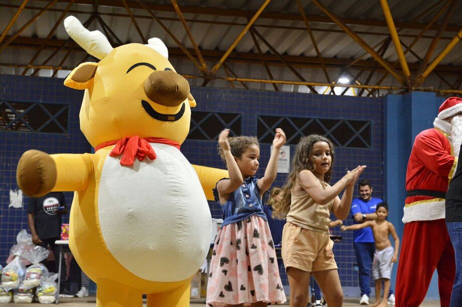 Moradores da Moreninha III acompanharam mais uma edição do Natal nos Bairros no Parque Jacques da Luz.