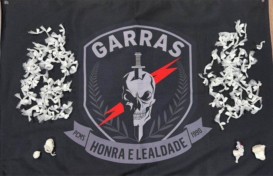 Polícia apreendeu 146 papelotes de pasta base de cocaína durante a ação no bairro Coronel Antonino