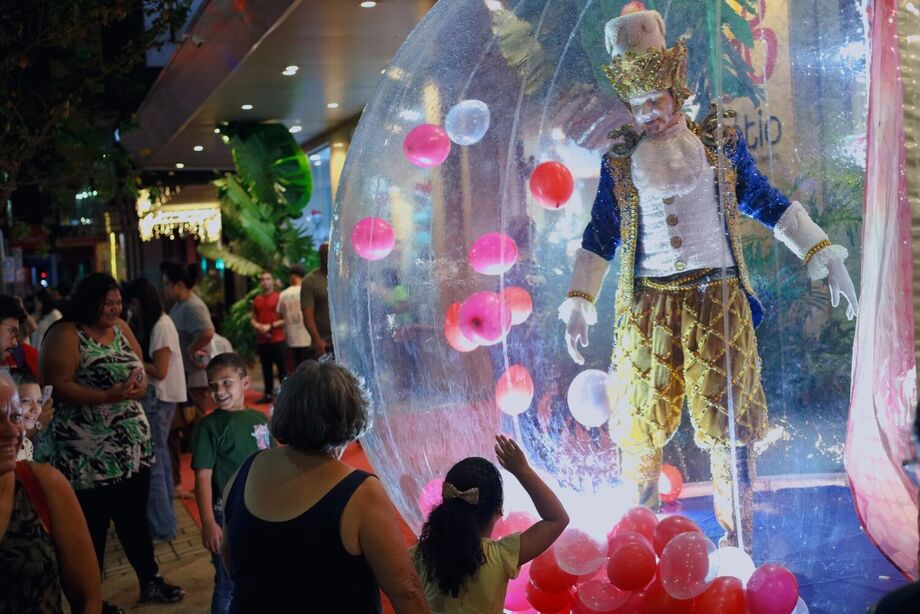 Magia do circo e do Natal se unem em espetáculo gratuito no centro