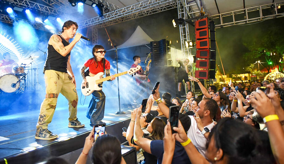 Di Ferrero volta a Campo Grande e faz a Praça Ary Coelho cantar sucessos do NX Zero e da carreira solo durante o Natal dos Sonhos.