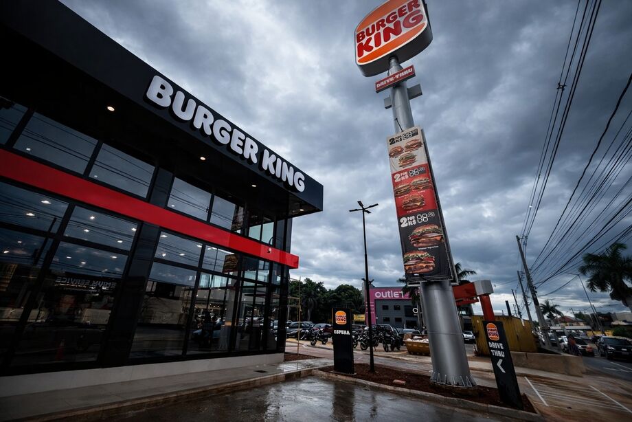 Nova loja do Burger King na Avenida Eduardo Elias Zahran é inaugurada no penúltimo dia de 2025, em Campo Grande.