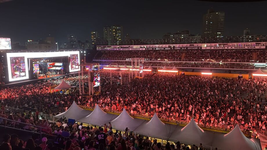 Vila Belmiro recebeu shows musicais e gerou novas receitas ao Santos durante a pausa do futebol.