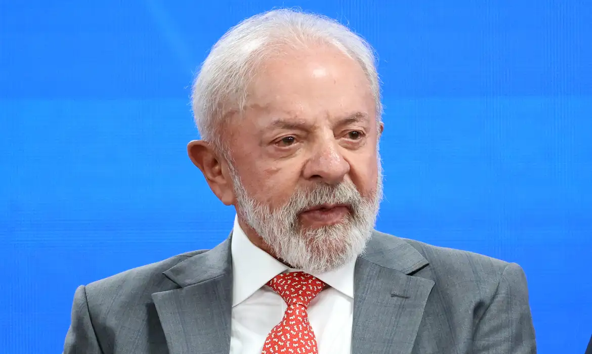 Lula participa do Fórum Econômico Internacional da América Latina e Caribe, realizado na Cidade do Panamá.