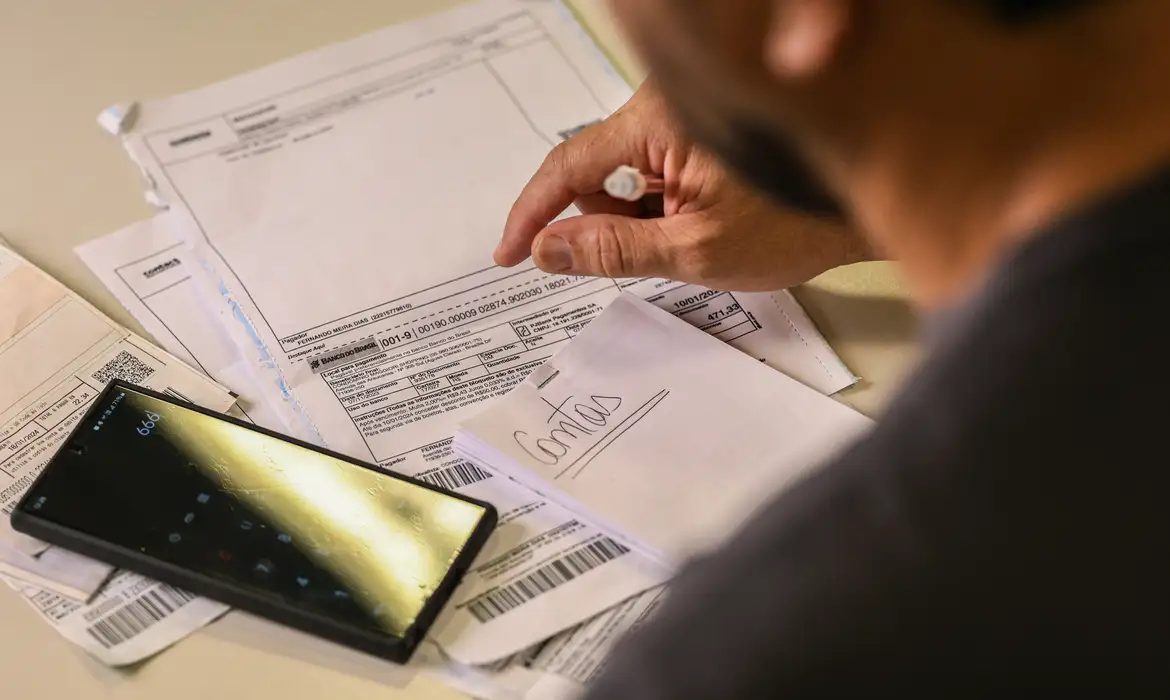 Novo salário mínimo de R$ 1.621 passa a valer em todo o país a partir deste ano