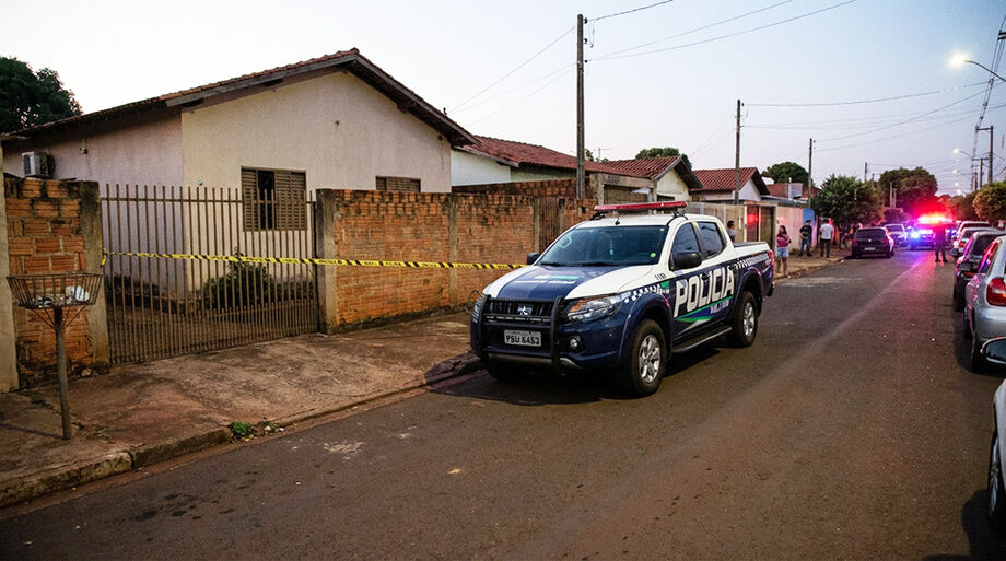 Homem foi levado em estado grave para a Santa Casa após ser esfaqueado durante discussão conjugal.