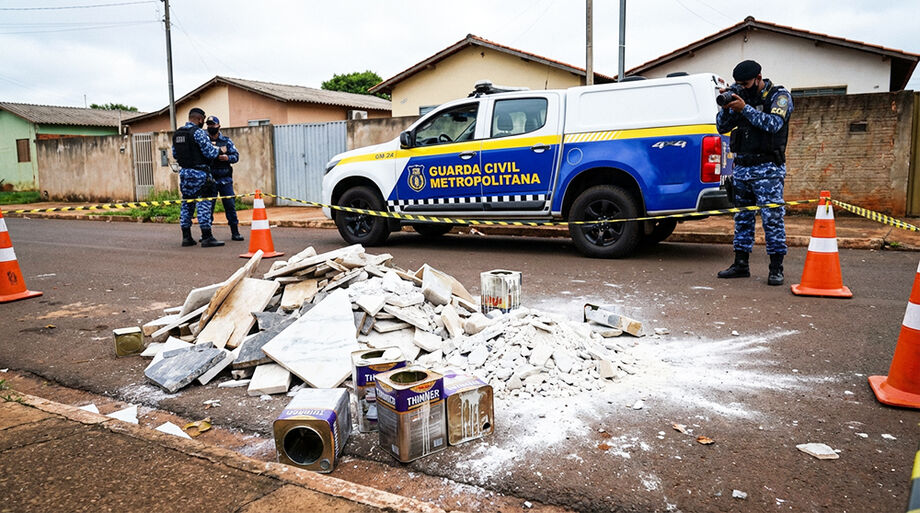 Guarda Civil flagrou descarte de resíduos tóxicos em via pública no bairro Nova Campo Grande, em Campo Grande.