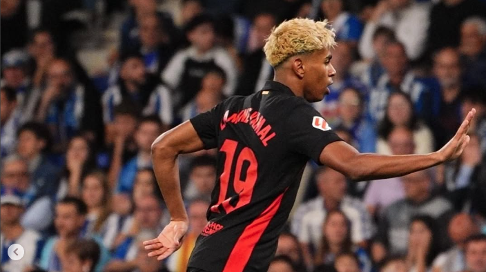 Barcelona marca no final, bate Espanyol e chega ao 9º triunfo seguido no topo de LaLiga