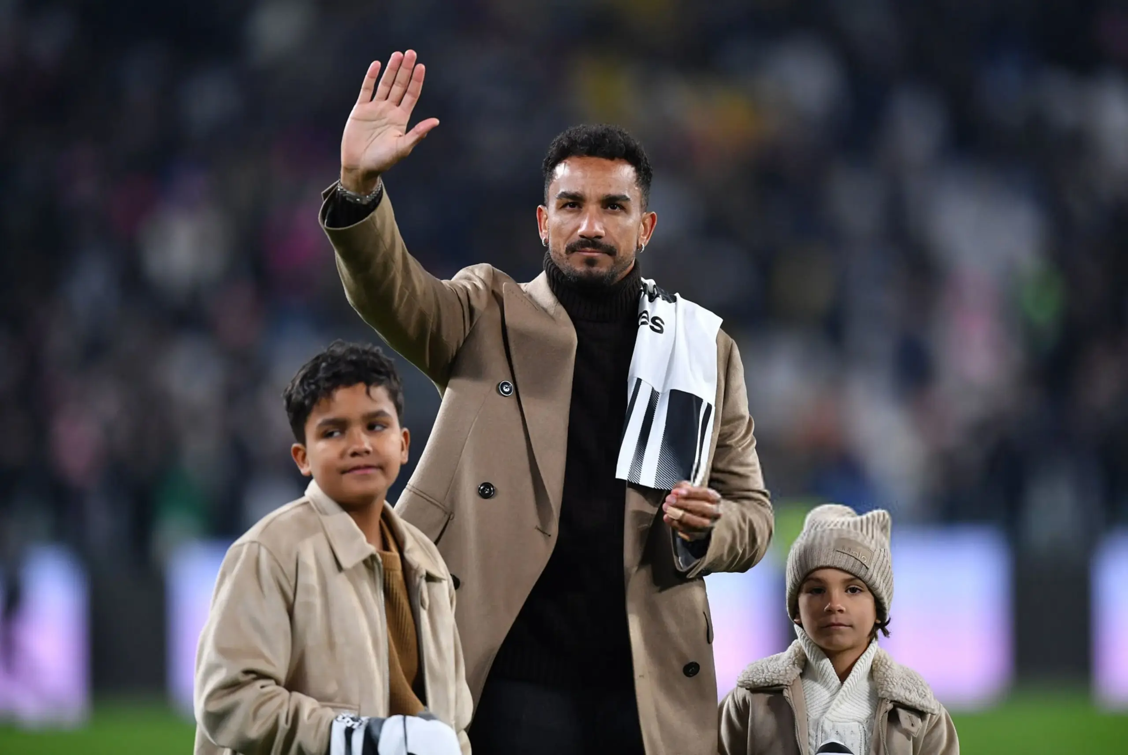 Danilo, do Flamengo, é homenageado no empate da Juventus pelo Campeonato Italiano