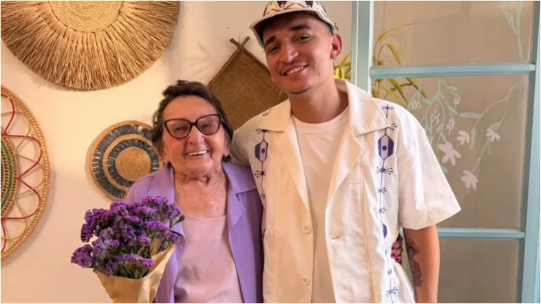 Tânia Maria posa ao lado de João Gomes e celebra encontro com o cantor nas redes sociais.