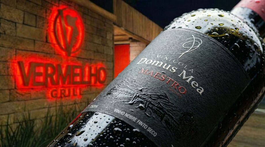 O vinho Maestro, da vinícola gaúcha Domus Mea, agora faz parte da carta do Vermelho Grill, tradicional casa de carnes de Campo Grande (MS). Uma nova harmonização entre terroir brasileiro e cortes consagrados.