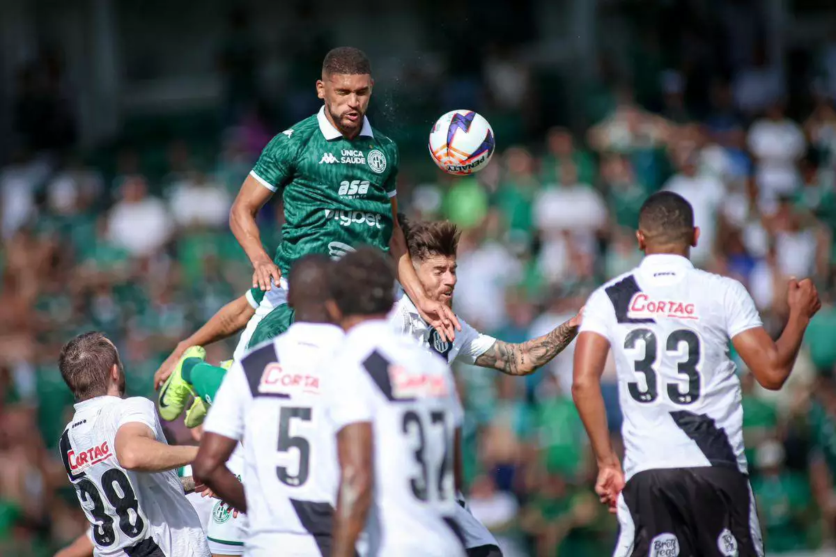 Com um a menos, Guarani vence a Ponte no fim e mantém vantagem histórica no dérbi 213