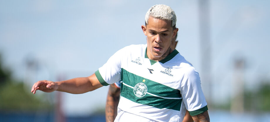 Coritiba vence Cianorte com gol de tiro de meta do goleiro Pedro Rangel