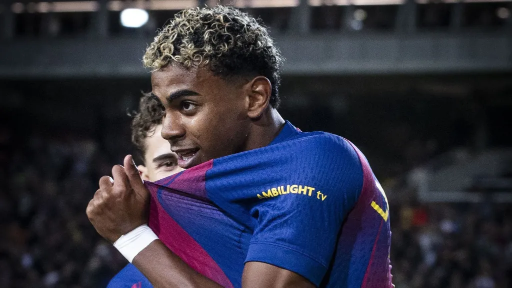 Barcelona desperdiça muitas chances, mas derrota o Elche e garante liderança de La Liga