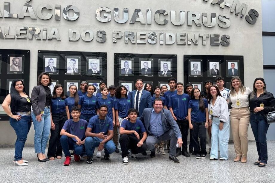 Alunos de diferentes municípios conhecem o funcionamento da Assembleia Legislativa em atividades guiadas