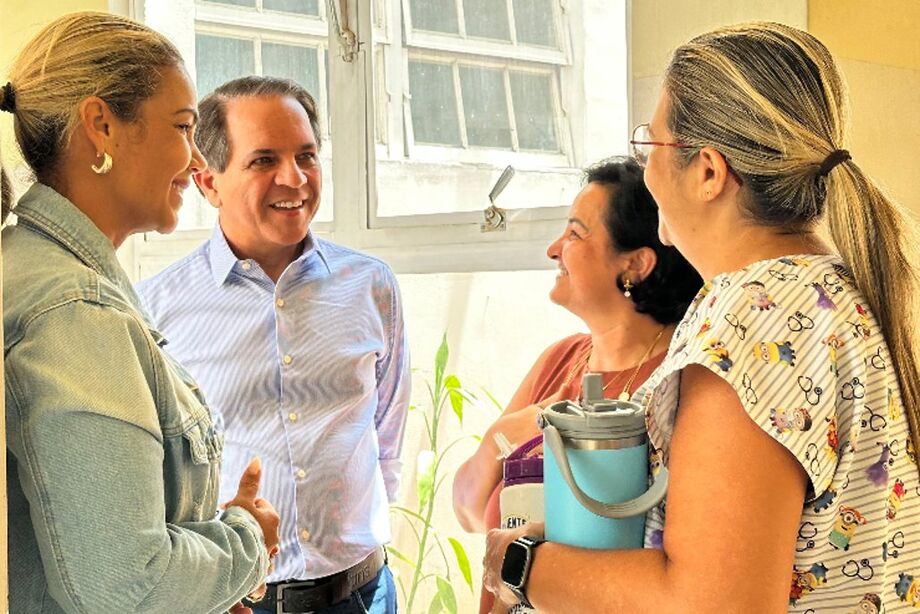 Deputado Coronel David conversou com profissionais durante visita técnica a unidade de saúde em Campo Grande