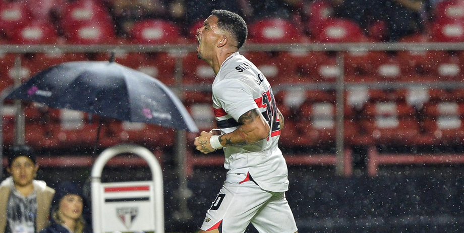 Luciano marcou o gol que garantiu a primeira vitória do São Paulo na temporada.
