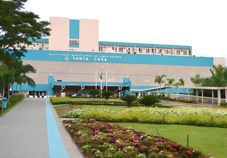 Homem de 40 anos permanece internado em estado grave após ser esfaqueado e socorrido para a Santa Casa