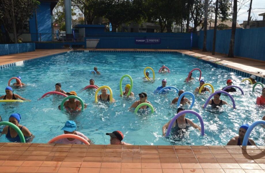 Prefeitura investe em arenas esportivas e inaugura primeira piscina pública aquecida de Mato Grosso do Sul.