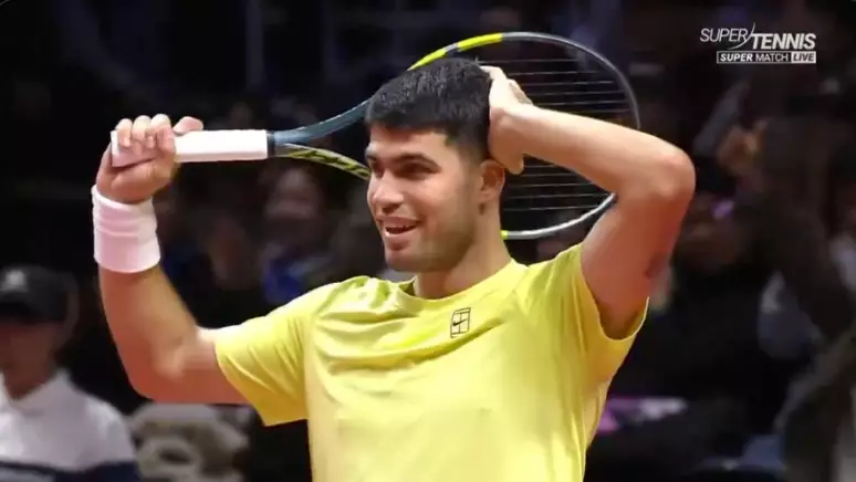 Garoto sul-coreano entra em quadra, faz ponto em Alcaraz em amistoso na Coreia, e arranca reação surpresa do número 1 do mundo.