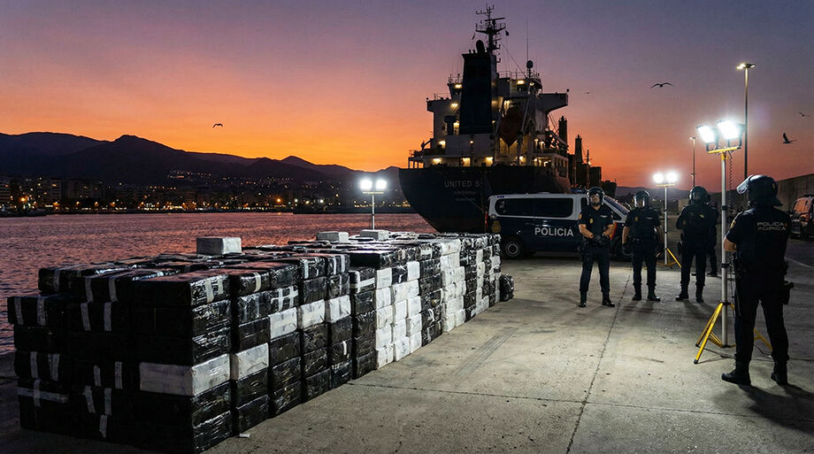 Navio com carga de cocaína foi interceptado perto das Ilhas Canárias durante operação internacional.