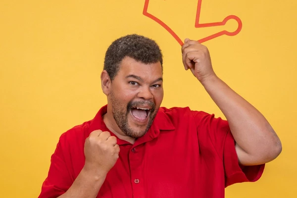 Babu Santana comenta desavenças na casa e indica quem pode ir ao Paredão no BBB 26.