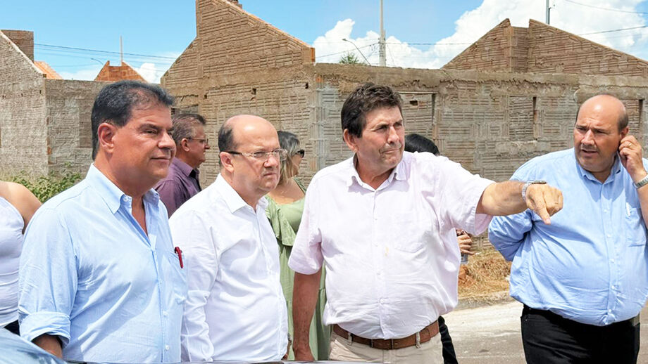 O senador Nelsinho Trad, o governador interino de MS, Barbosinha, o prefeito de Inocência, Toninho da Cofapi e o vice-prefeito Henrique