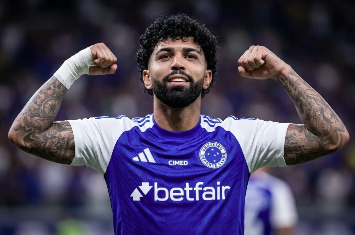Gabigol deixa o Cruzeiro após uma temporada e deve voltar a defender o Santos em 2026.
