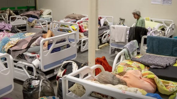 Nova versão da Caderneta da Pessoa Idosa amplia informações sobre saúde, direitos e proteção social.