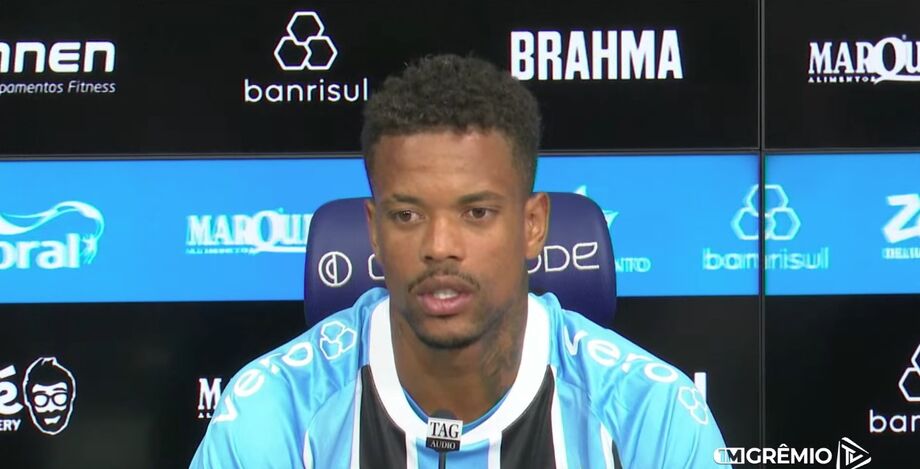 Caio Paulista durante apresentação oficial no Centro de Treinamento Luiz Carvalho.